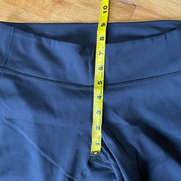 Lululemon leggings size 8 black with mesh - Picture 4 of 11